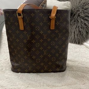 Authentic vintage Louis Vuitton shoulder bag.
